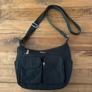 Baggallini shoulder bag, black, lots of compartments, zip closure